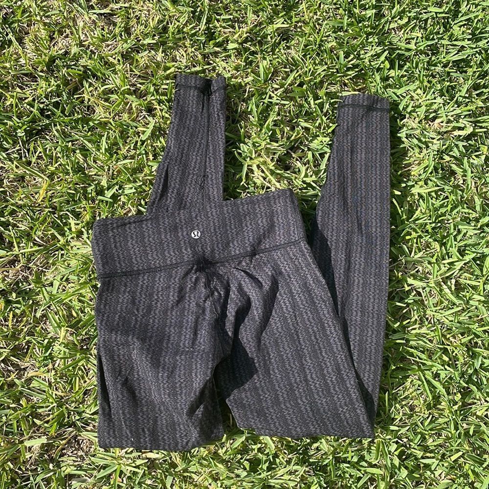 [Lululemon] Black/Gray Chevron Pattern Leggings -… - image 3
